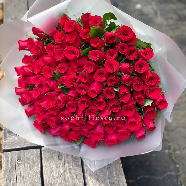 101 красная роза Лолита в Армавире