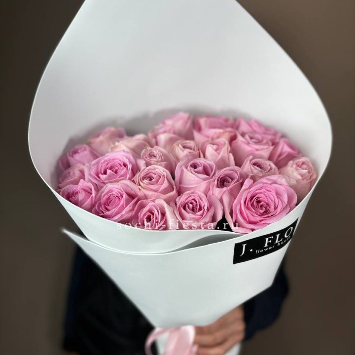 25 розовых роз в Армавире