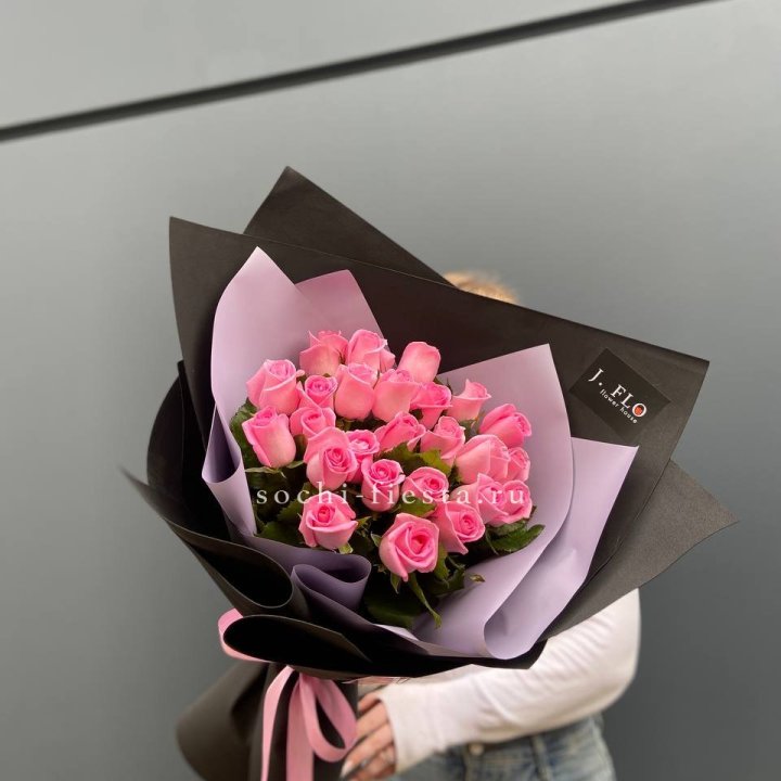 19 розовых роз  в Армавире