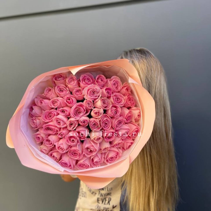 55 розовых роз в Армавире