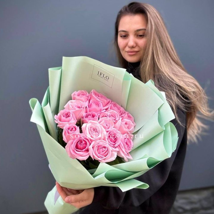 17 розовых роз в Армавире