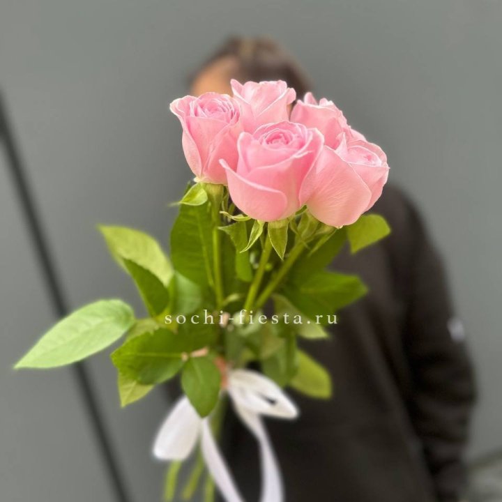 Букет 5 розовых роз  в Армавире