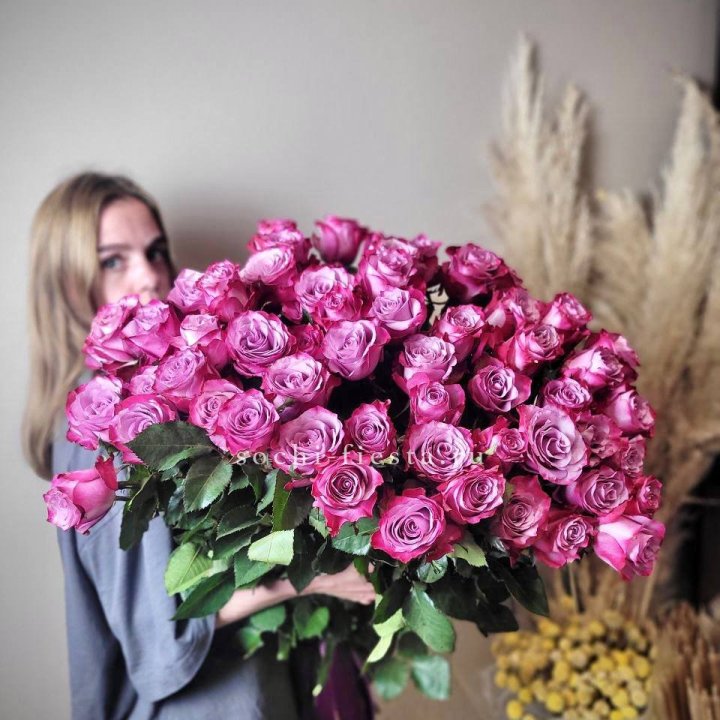 Охапка высоких роз Деп перпел в Армавире