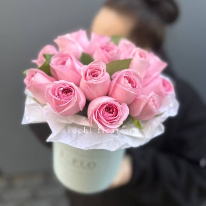 17 розовых роз в цилиндре в Армавире