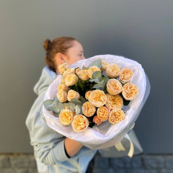 7 пионовидных роз в Армавире