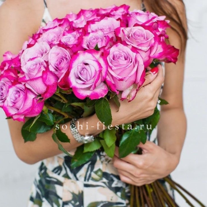 Букет высоких роз Ди перпел в Армавире