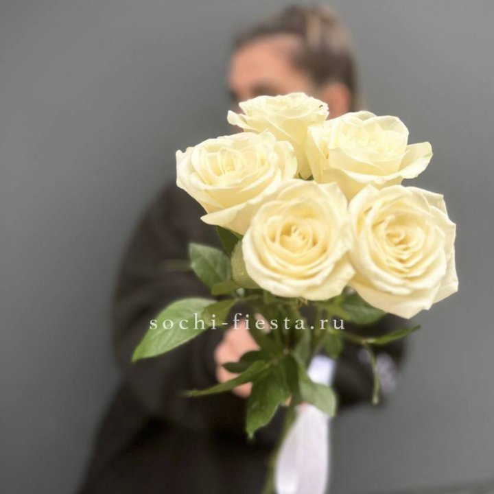 Букет 5 белых роз  в Армавире