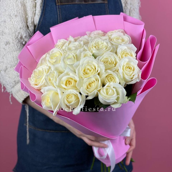 25 белых роз в Армавире