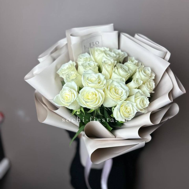 19 белых роз  в Армавире