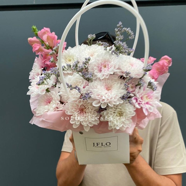 Сумочка из стойких цветов  в Армавире