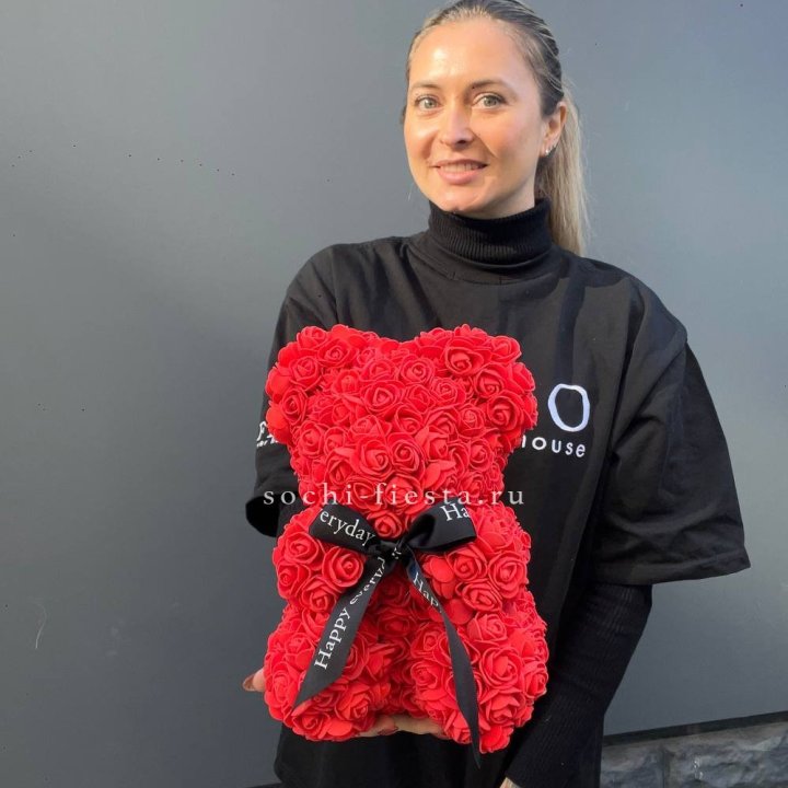 Медведь из роз красный в Армавире
