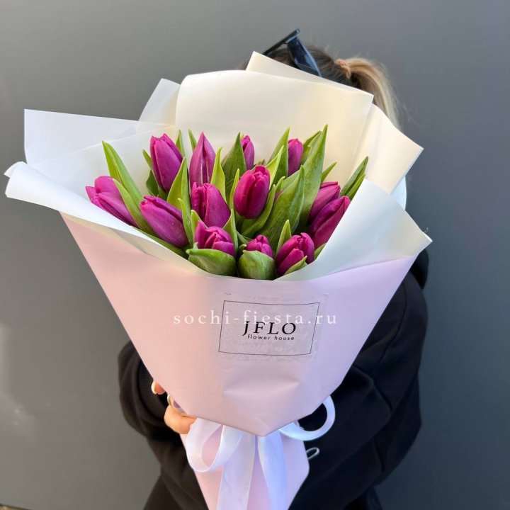 15 пурпурных тюльпанов в Армавире
