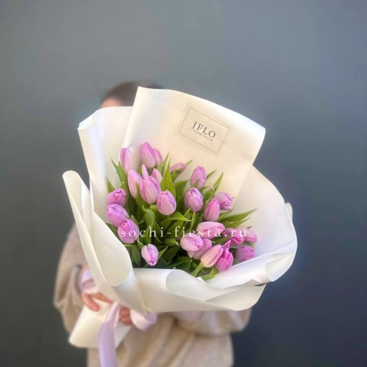 25 сиреневых тюльпанов в Армавире