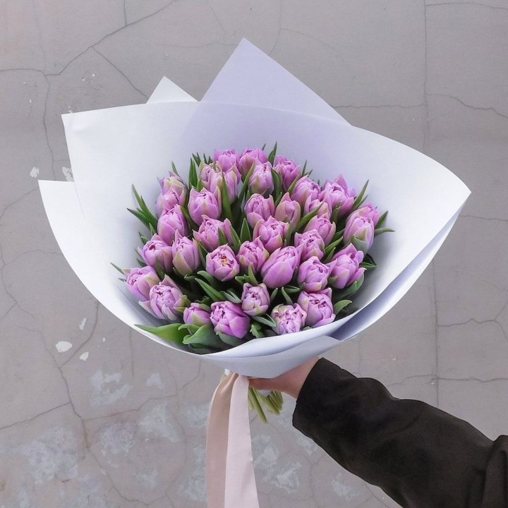 35 сиреневых тюльпанов в Армавире